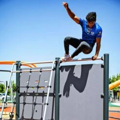 Kompan Outdoor-Fitnessgerät "Hinderniswand Mit Kletternetz" -Fitnessgeräte Geschäft 317 8209 2